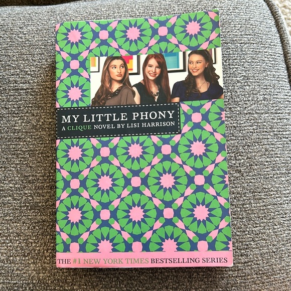 Used like new book. My Little Phony. Author by Lisi Harrison - Picture 1 of 2